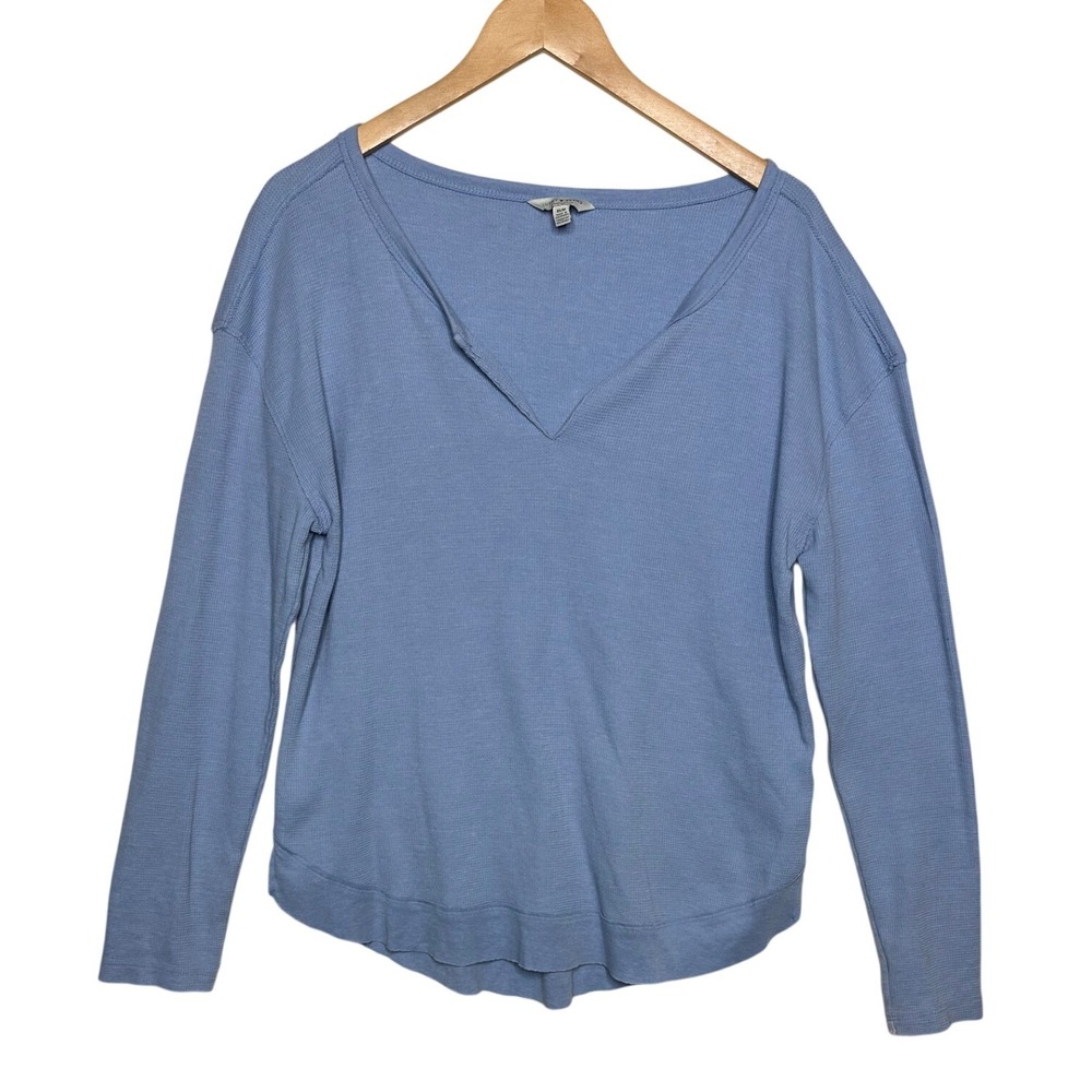 Lucky Brand Women's V-neck Curved Hem Relaxed Fit Sweater size Medium Light Blue